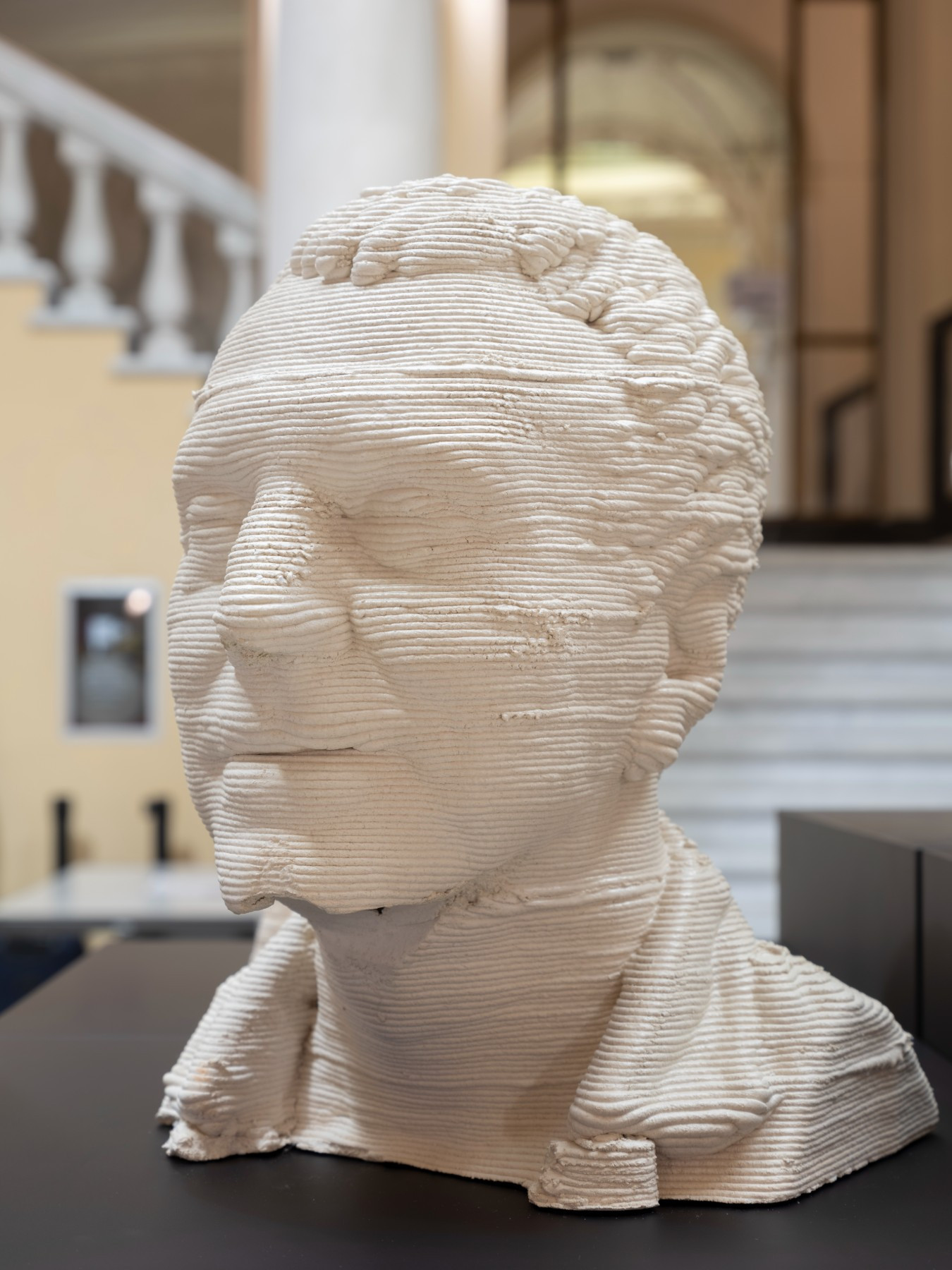3D printed head of a man, made with thick layers