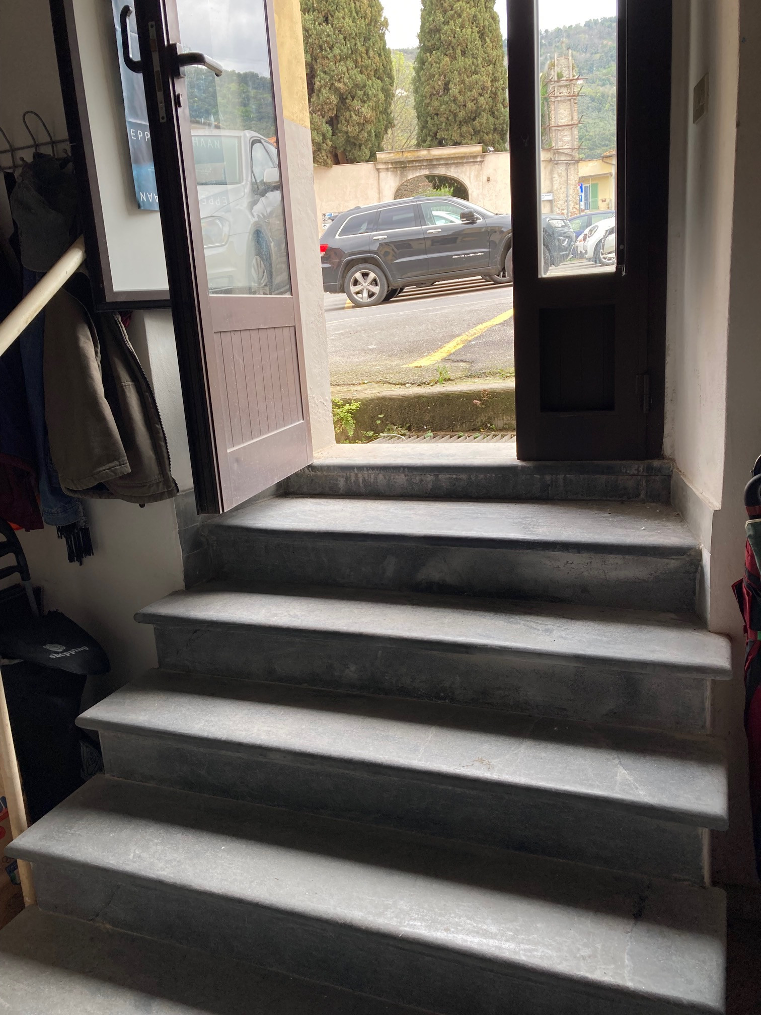 steps leading into Eppe de Haans sculpture studio